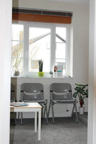 Wartezimmer, 7 Stühle
