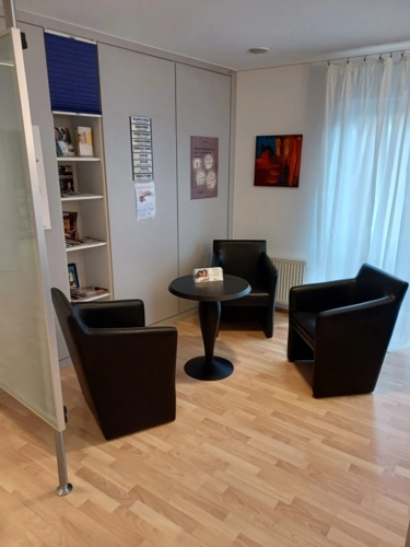 Wartebereich links