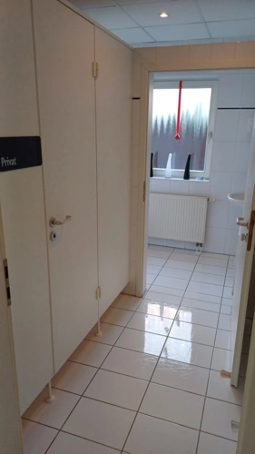WC (separat für Personal und Patienten)