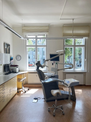 Großes Behandlungszimmer