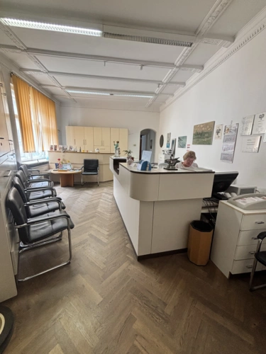 Empfang und Wartebereich