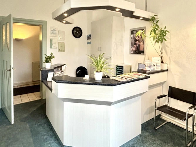 Rezeption und Wartezimmer